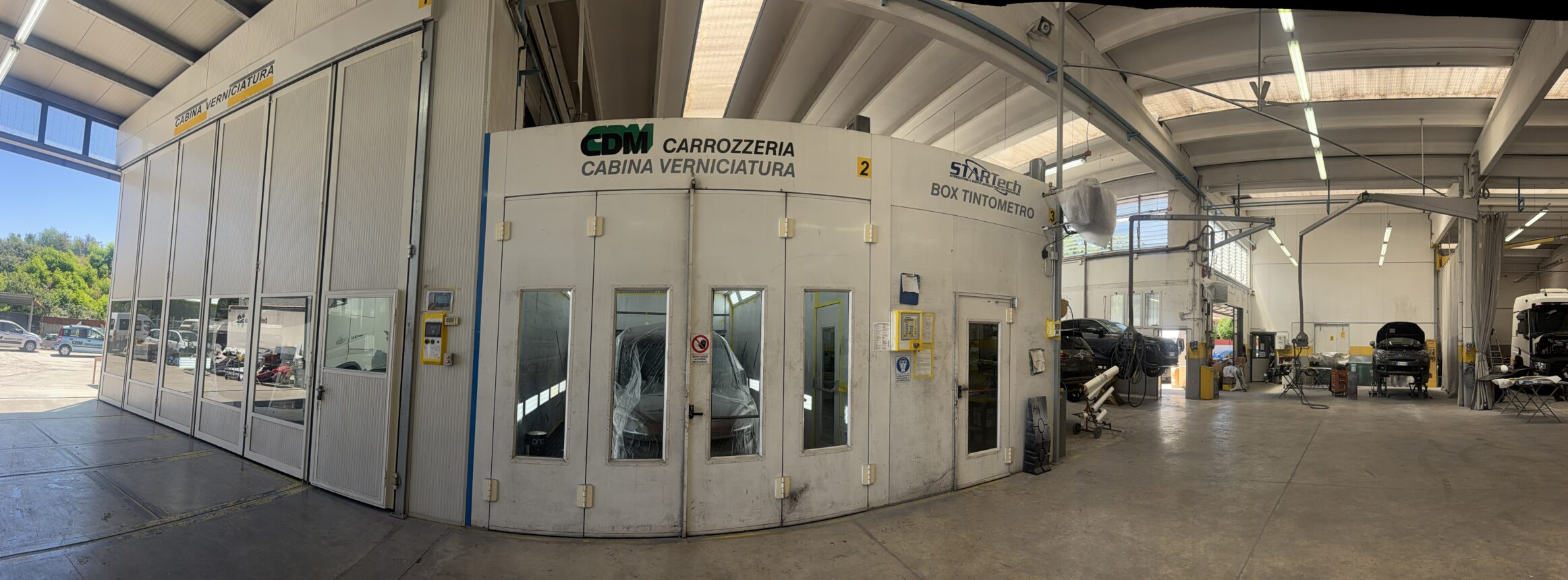 Panoramica della cabina di verniciatura C.D.M. Carrozzeria